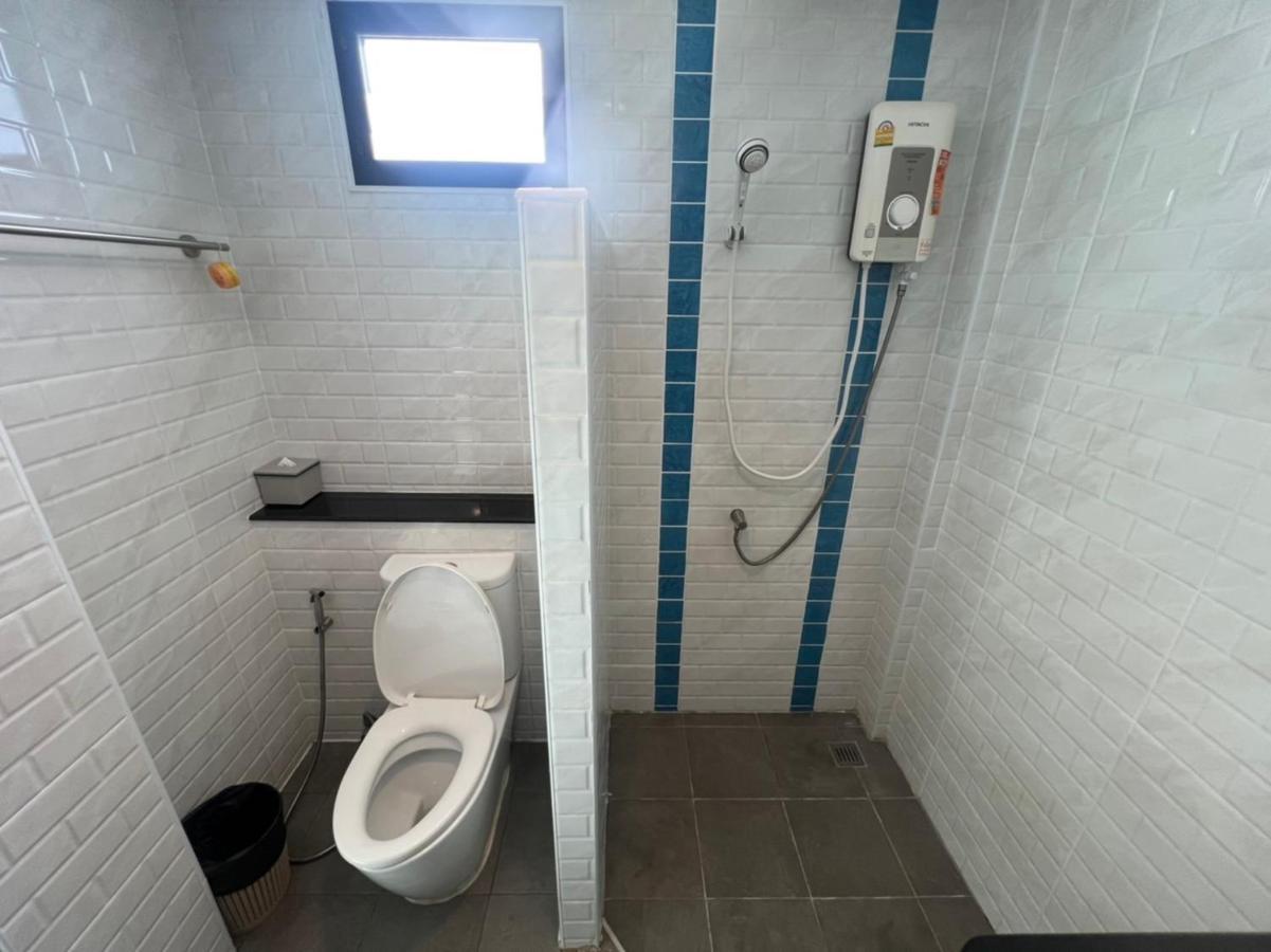 The Hub Suratthanl Сурат Тхани Екстериор снимка